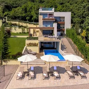 Villa Altavista - Seaview & Relax With Heated Pool & Minigolf, Opatija